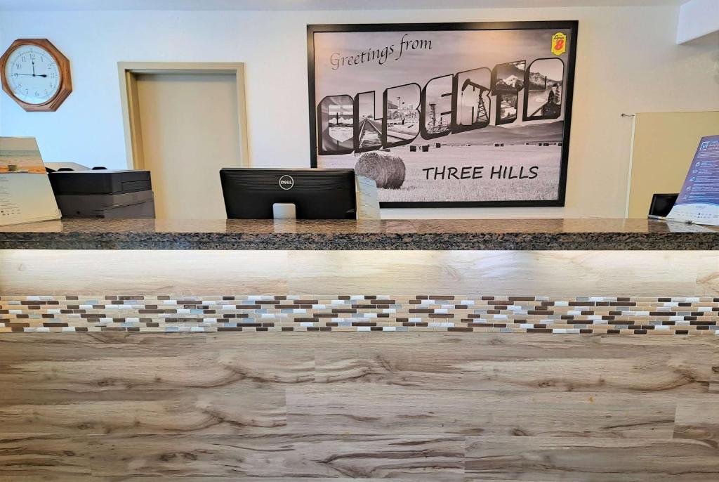 Super 8 by Wyndham Three Hills AB photo 1