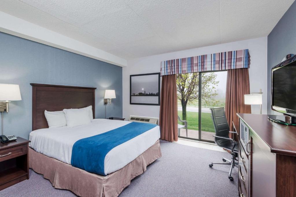 Super 8 by Wyndham Port Elgin photo 2