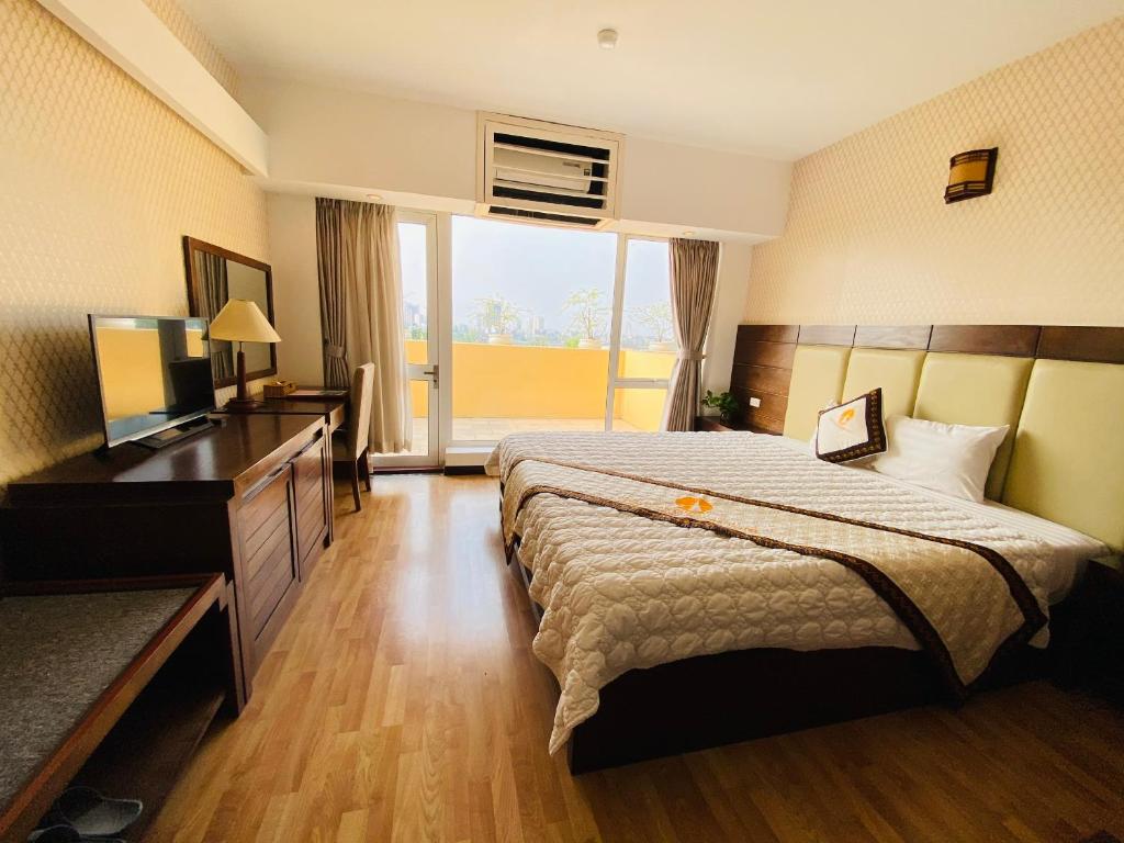 Сьюит (Люкс с кроватью размера «king-size»), Quang Ba Trade Union Hotel
