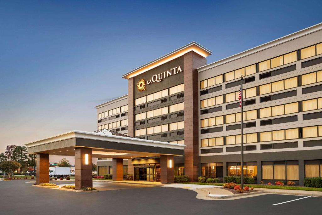 La Quinta Inn & Suites by Wyndham Richmond-Midlothian image