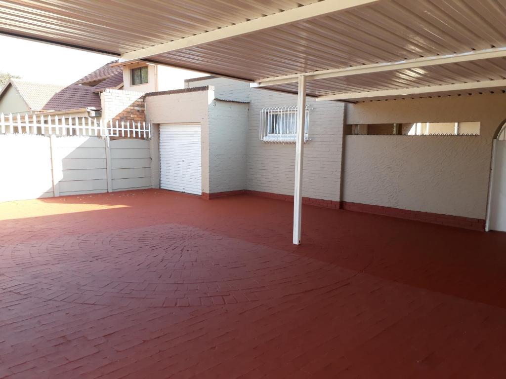Robertsham (Halaal) Self Catering Cottages photo 3
