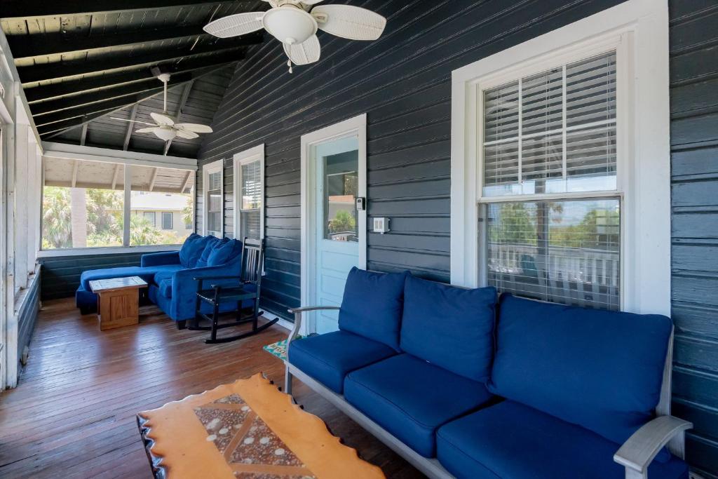 306 E Arctic Ave. photo 2