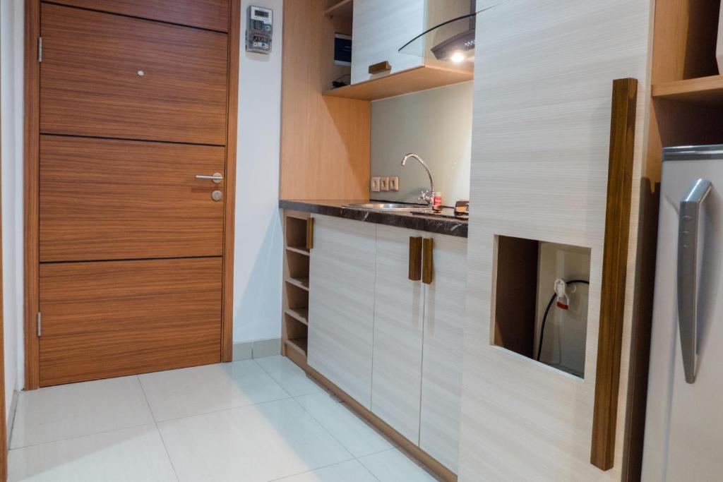 Comfy Studio At Dago Suites Apartment By Travelio photo 4