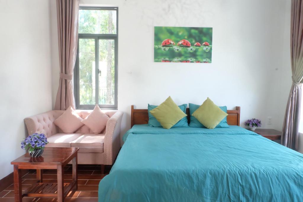 Mai Binh Phuong Bungalow - Tap to explore photos