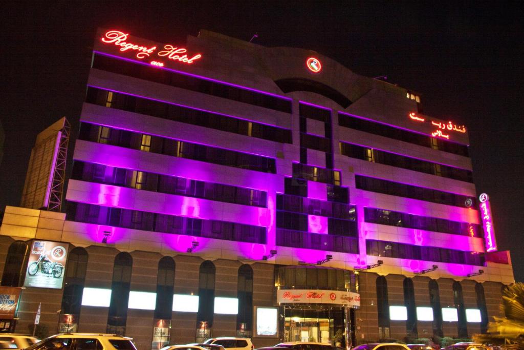 {
  "en-gb": "Regent Palace Hotel"
}