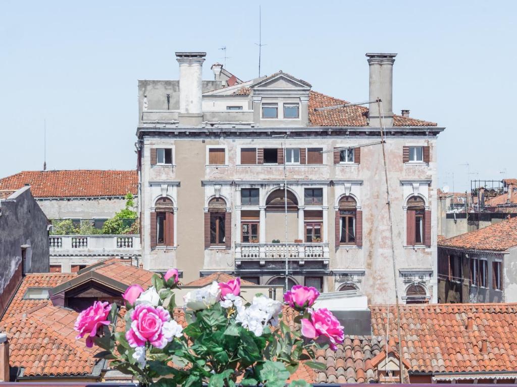 Venice Palace Tintoretto by Wonderful Italy photo 2