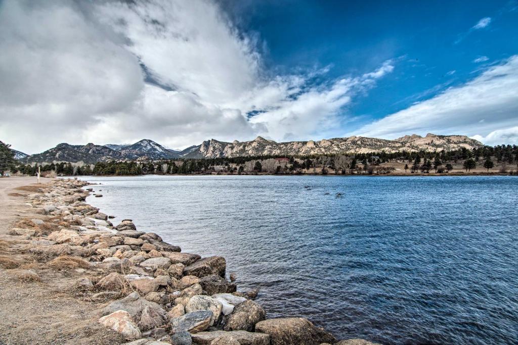 Estes Park Home with AC - half Mi to Lake and Downtown! photo 1