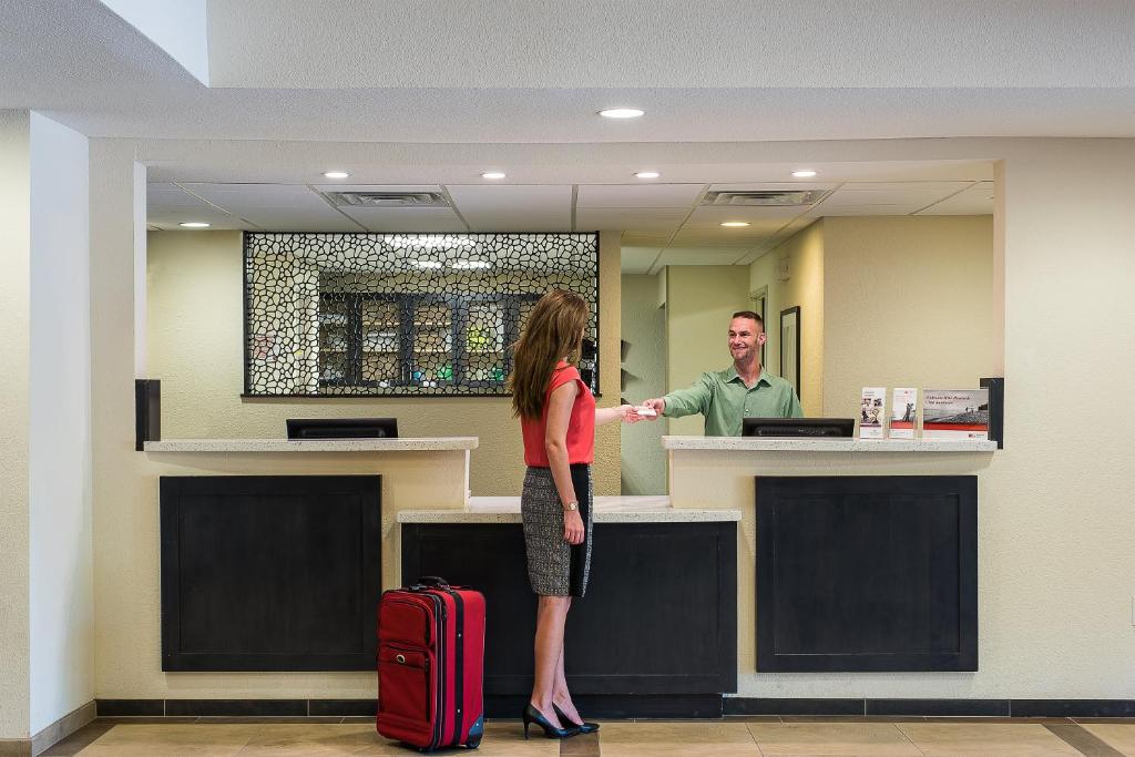 Candlewood Suites Bloomington, an IHG Hotel photo 3