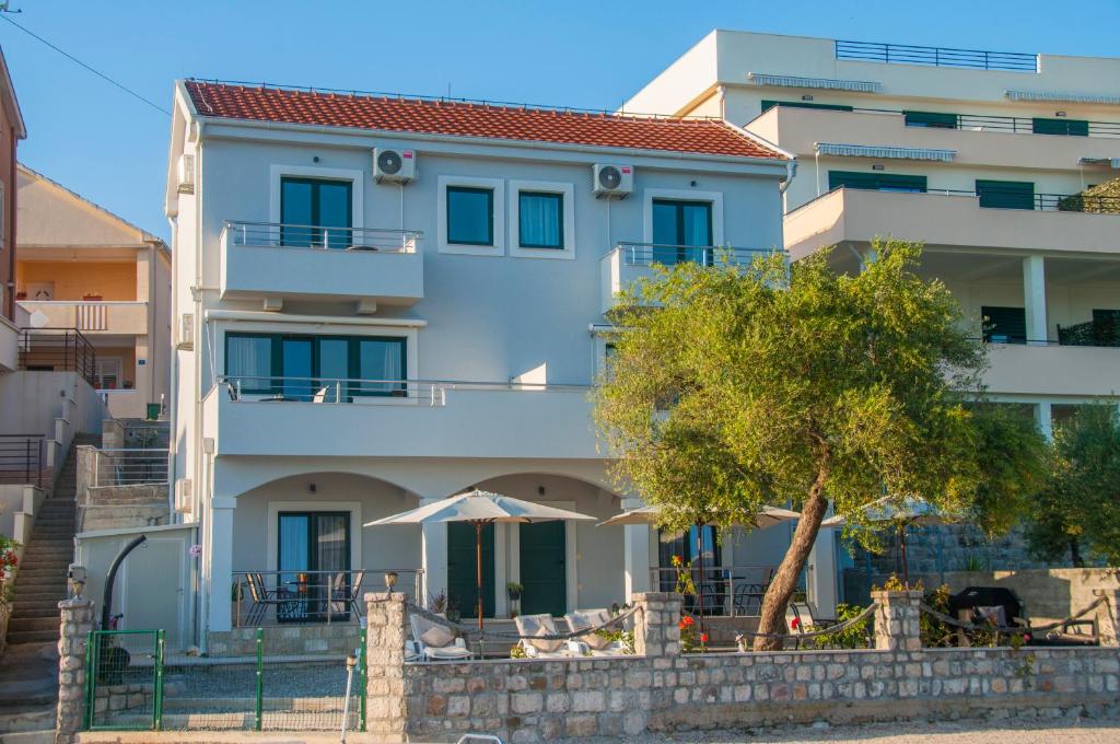 Beach Apartments photo 2