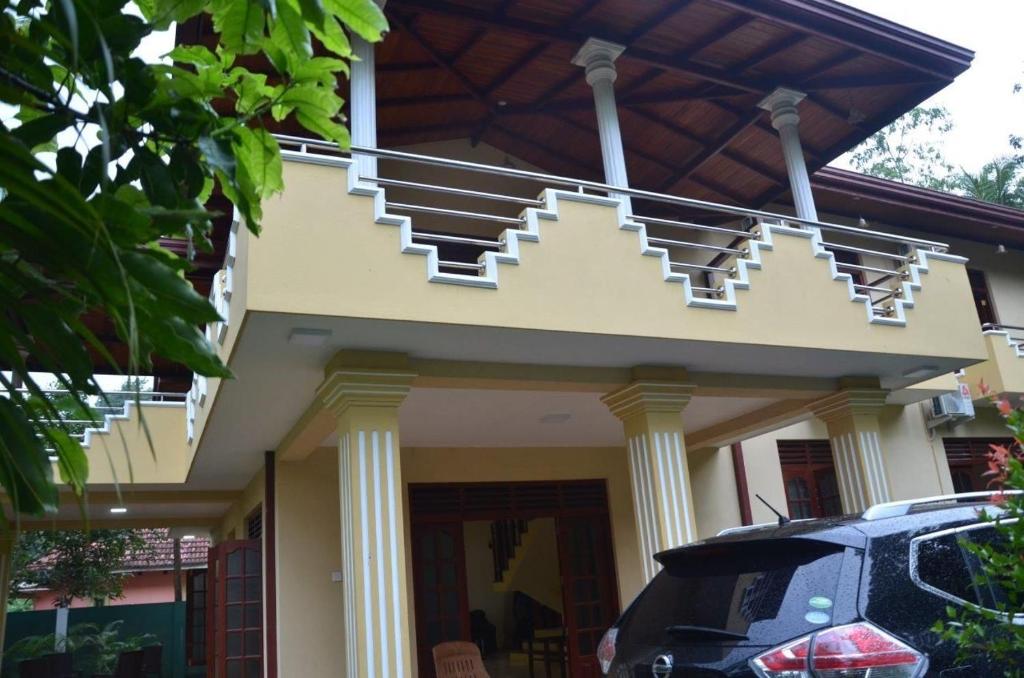 Villa Vinses In Hikkaduwa photo 1
