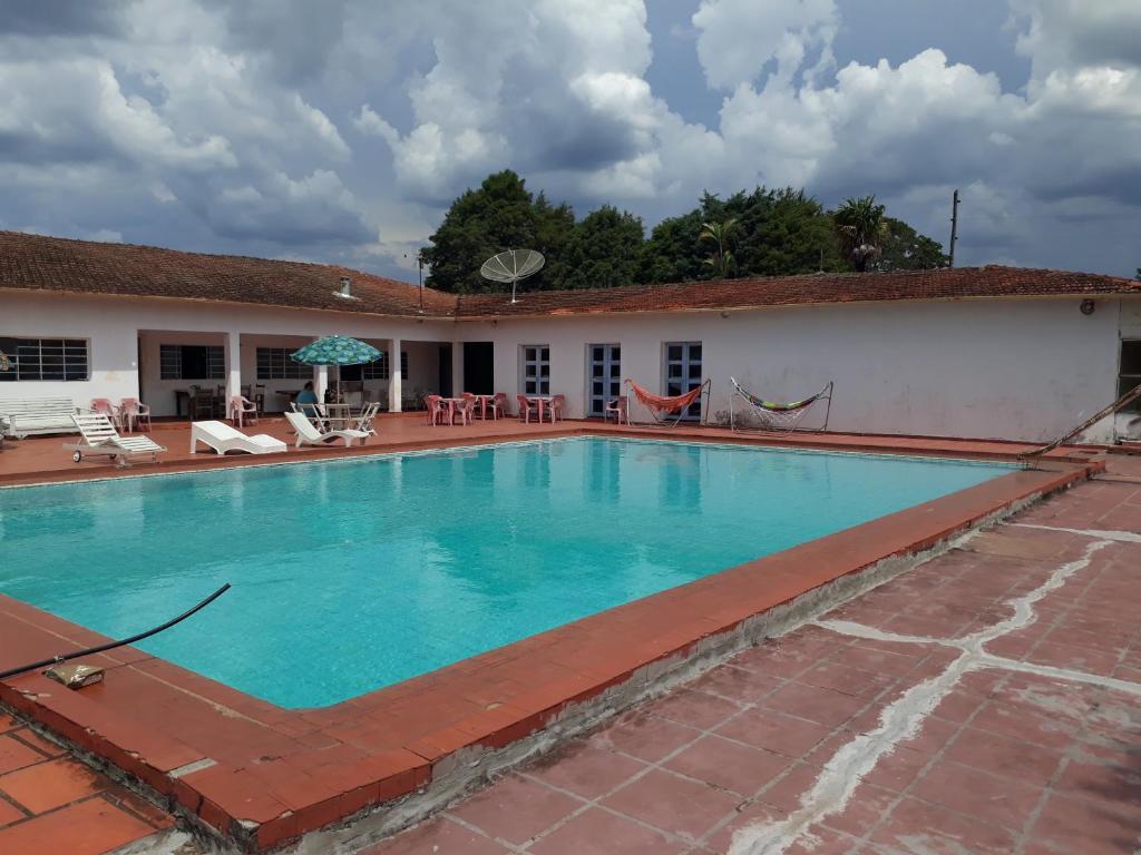 Lazer Campo Piscina 07 qts 4wc km.68 C.Branco