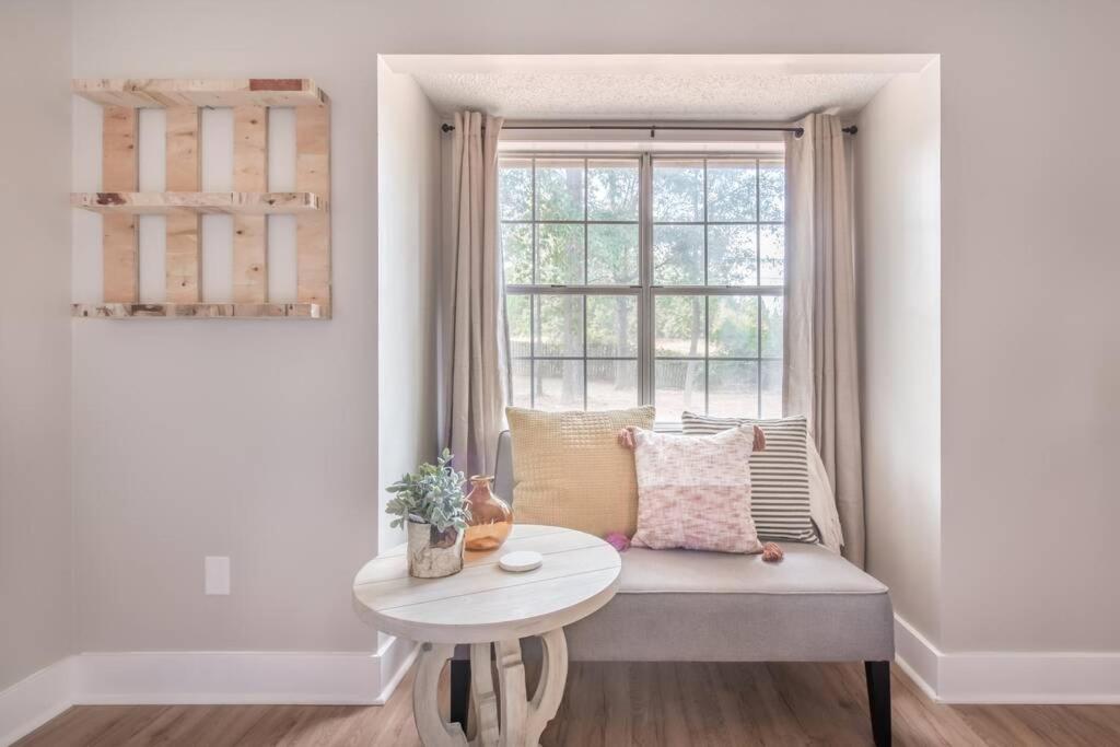 Stylish & Spacious Home Near ATL photo 1