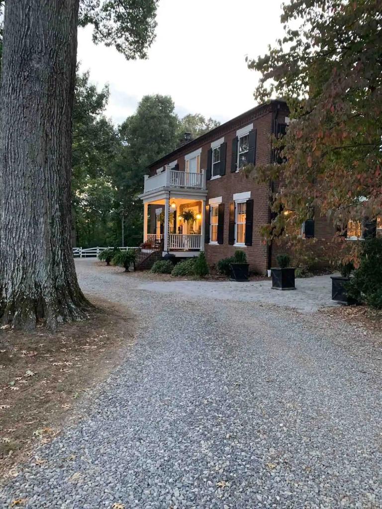 Boyd Harvey Main House & Carriage House photo 2
