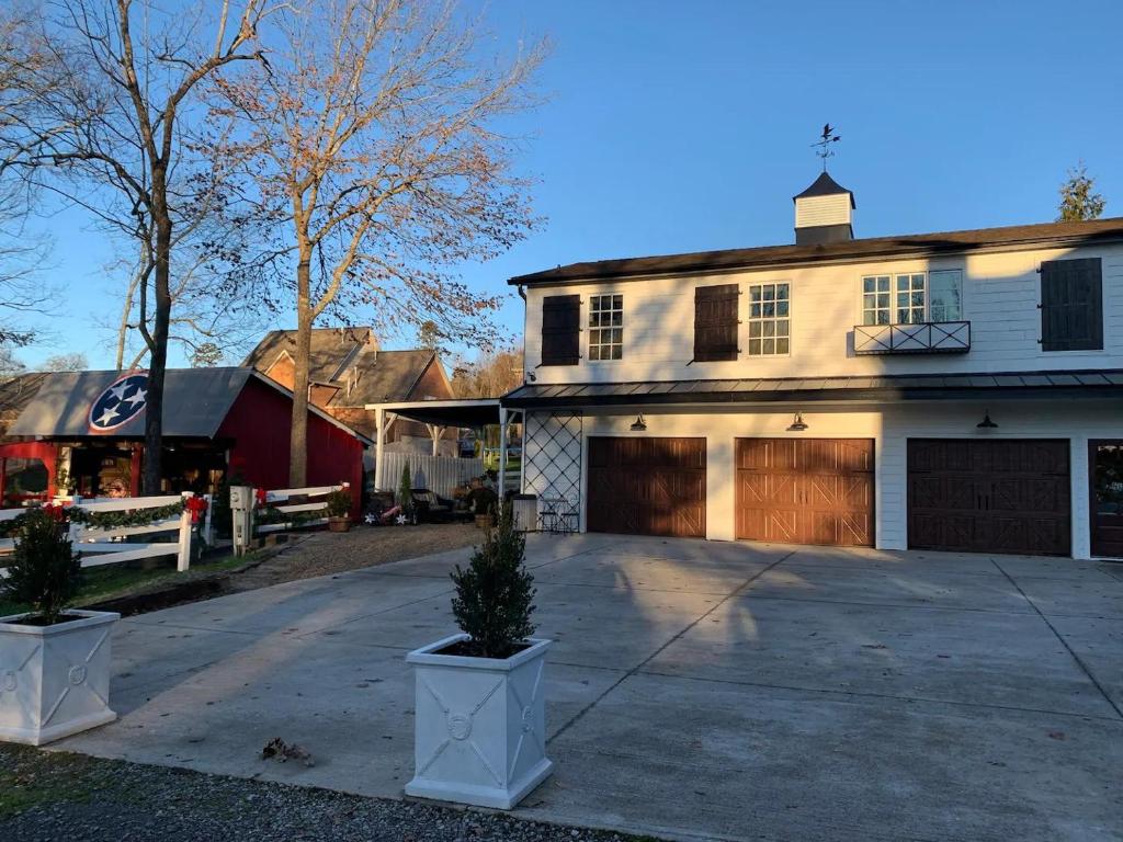 Boyd Harvey Main House & Carriage House photo 1