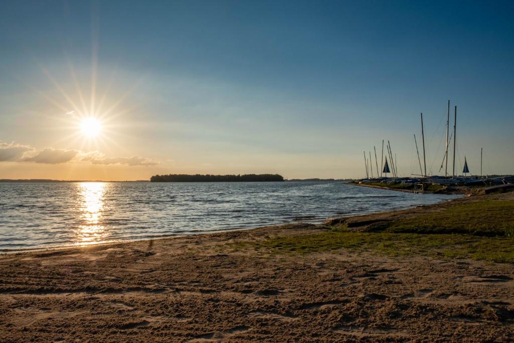 Cube Exclusive Plus mit Meerblick am Strand im EuroParcs Bad Hoophuizen photo 3