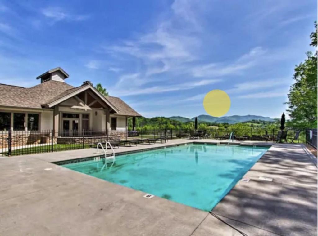 Gorgeous Cades Cove Condo with Community Pool photo 1