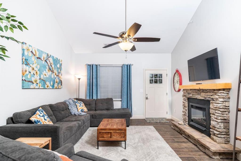 Elegant Cades Cove Condo with Community Pool photo 1