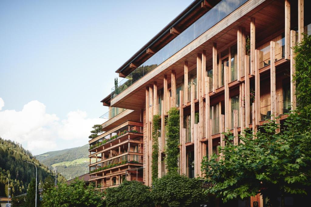 Small Luxury Hotel of the World - DasPosthotel photo 3