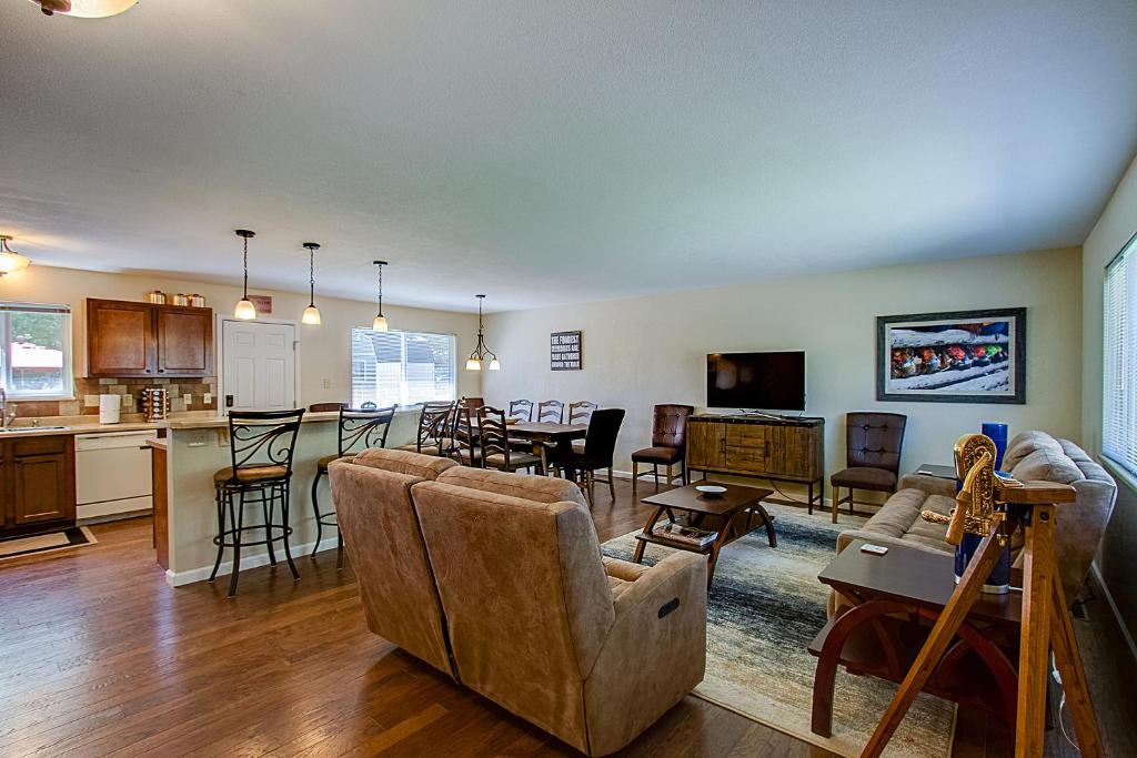 3806_SOMERSET photo 1
