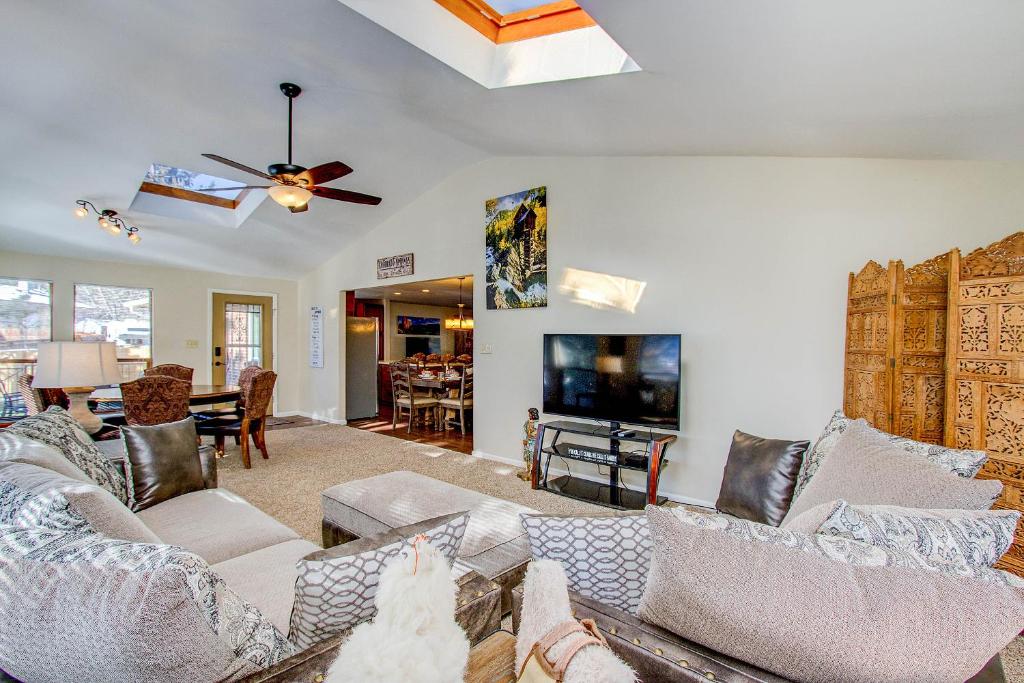 3812_Somerset photo 4