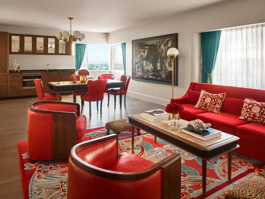 Сьюит (Люкс с 1 спальней с кроватью размера «king-size», вид на залив), Faena Hotel Miami Beach