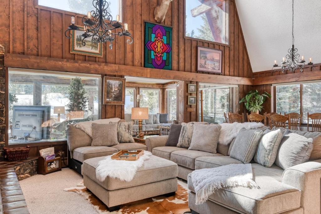 Gorgeous Riverfront Retreat photo 1