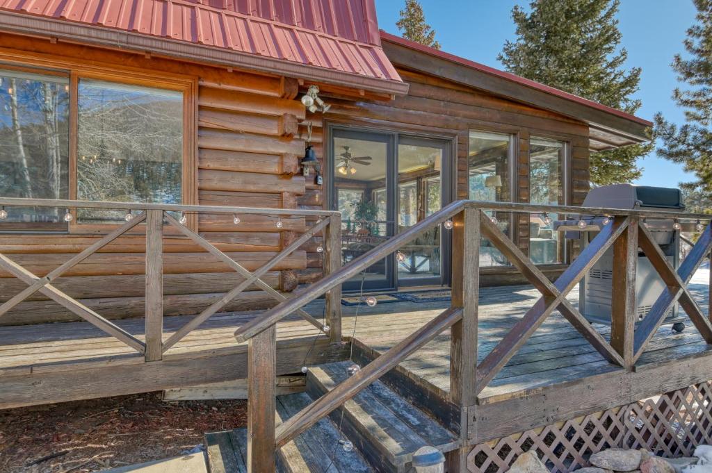 Gorgeous Riverfront Retreat photo 4