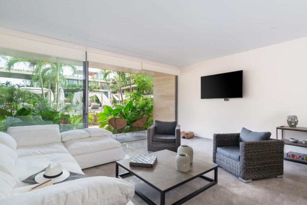 Marvelous Apartment with Unique Pool and extraordinary amenities photo 2