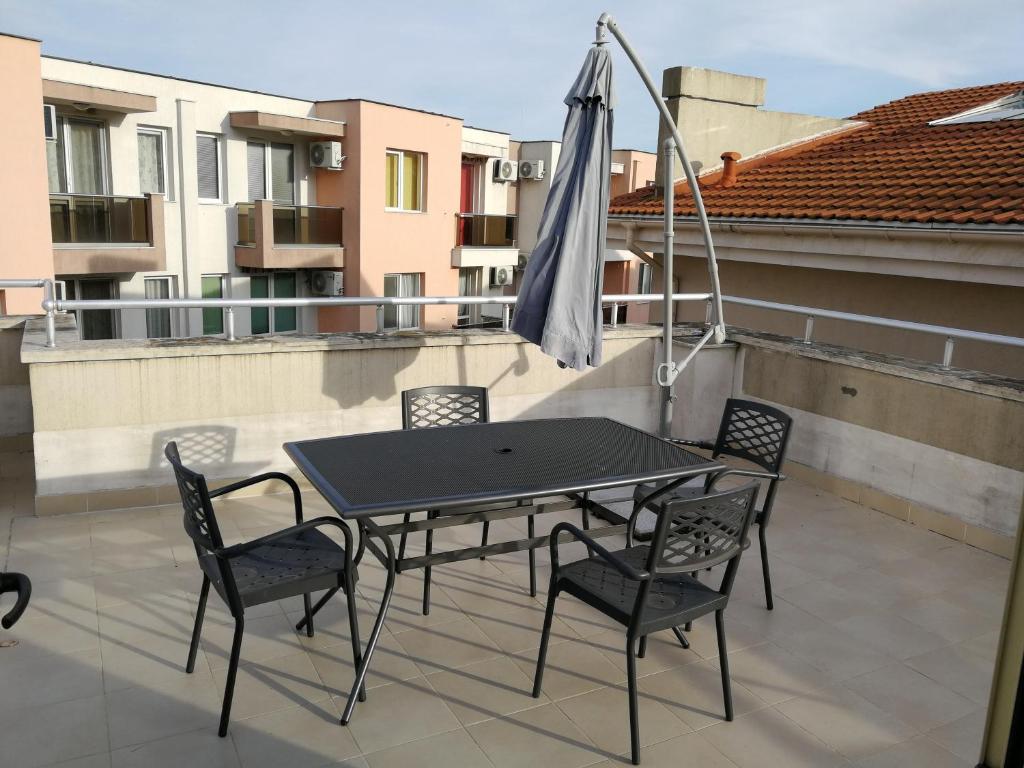 Cozy family villa 500m. from the beach photo 2