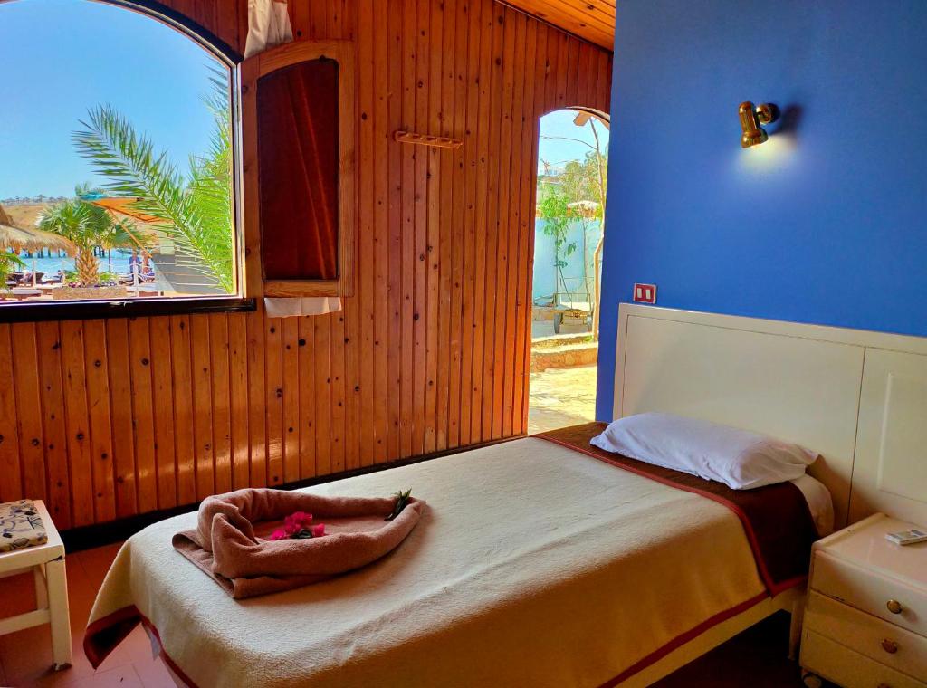 Двухместный (Номер в деревянном коттедже на пляже), Sharks Bay Umbi Diving Village