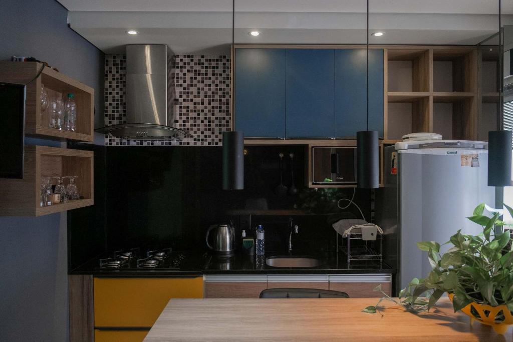Apto Com Garagem, Novinho, Moderno e Central