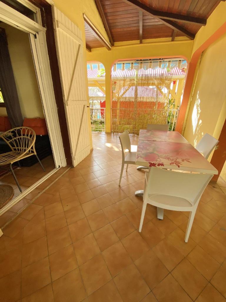 Appartement de 2 chambres avec piscine partagee jacuzzi et jardin clos a Pointe Noire a 2 km de la plage photo 1