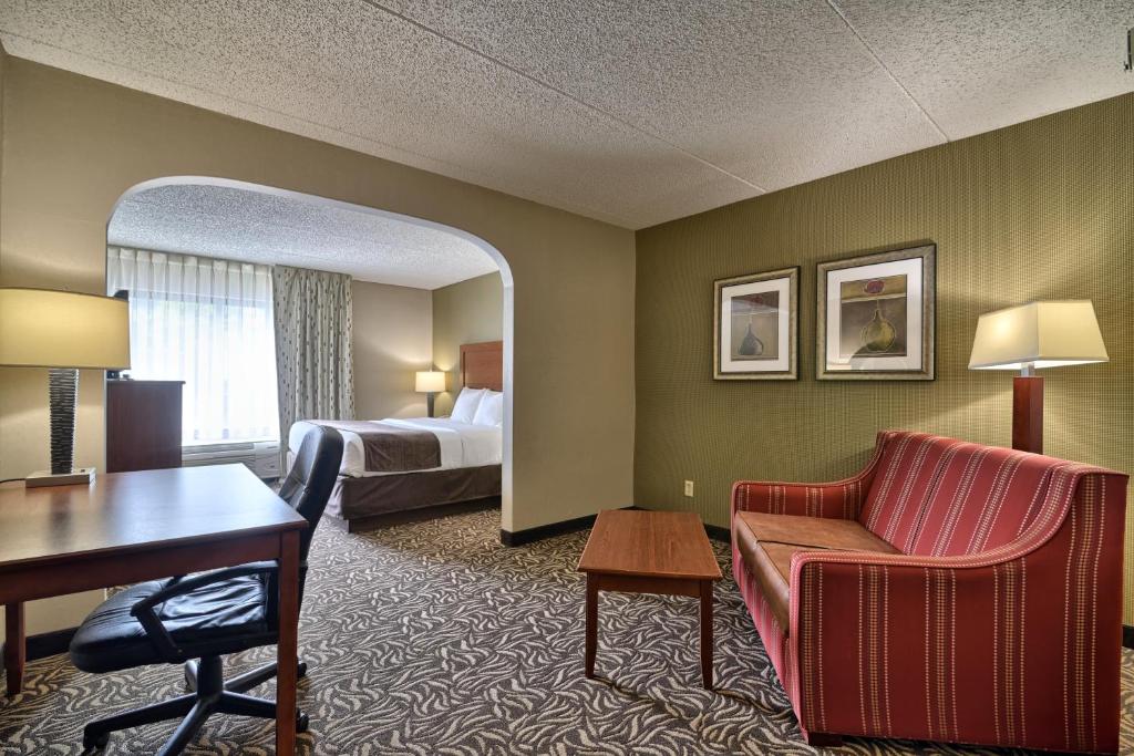 Clarion Inn & Suites - University Area image