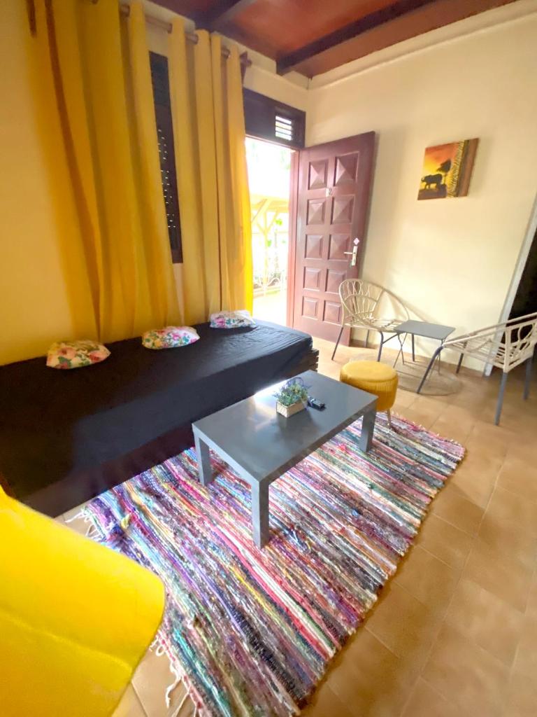 Appartement de 2 chambres avec piscine partagee terrasse et wifi a Pointe Noire a 2 km de la plage photo 1