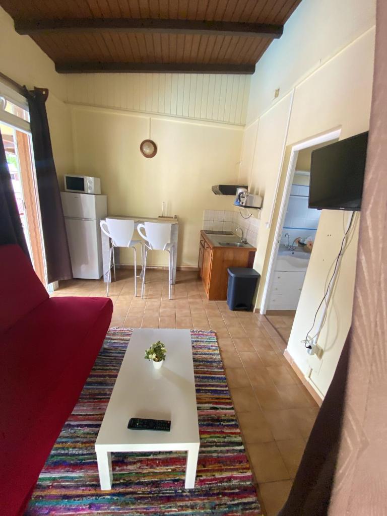 Appartement d'une chambre avec piscine partagee jacuzzi et terrasse a Pointe Noire a 2 km de la plage photo 4