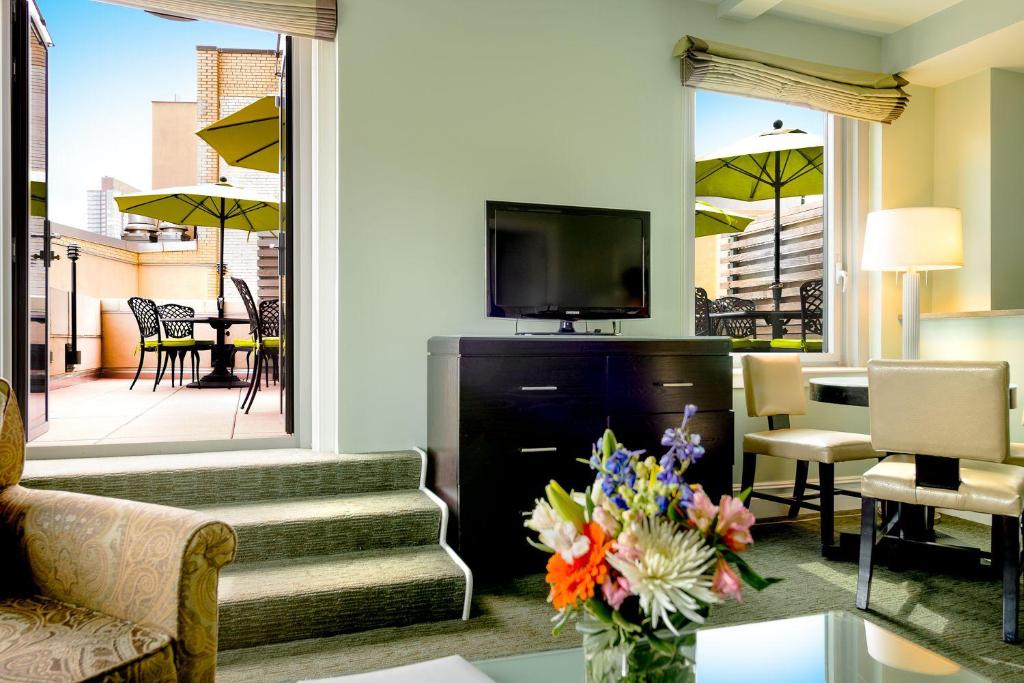 Hotel Beacon image