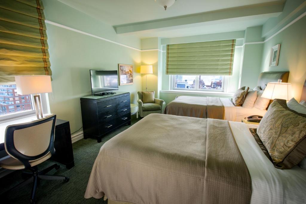 Студио (Двухместный номер-студио с двумя двуспальными кроватями), Hotel Beacon
