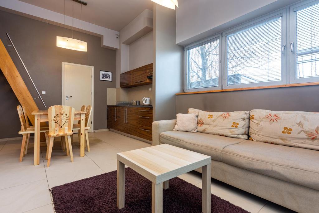 Апартаменты (Апартаменты с 1 спальней, гостиной и мезонином), Apartamenty Brzozowa - Centrum