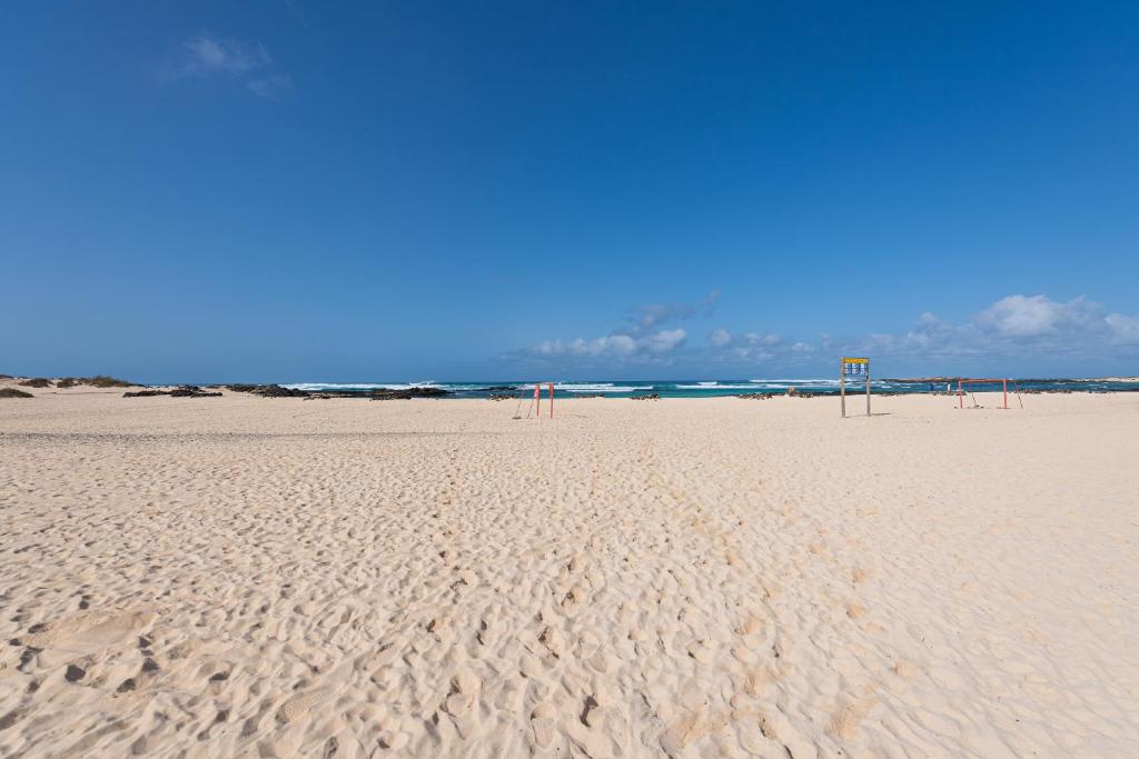 HomeForGuest Modern and New Beachfront Apartment photo 2