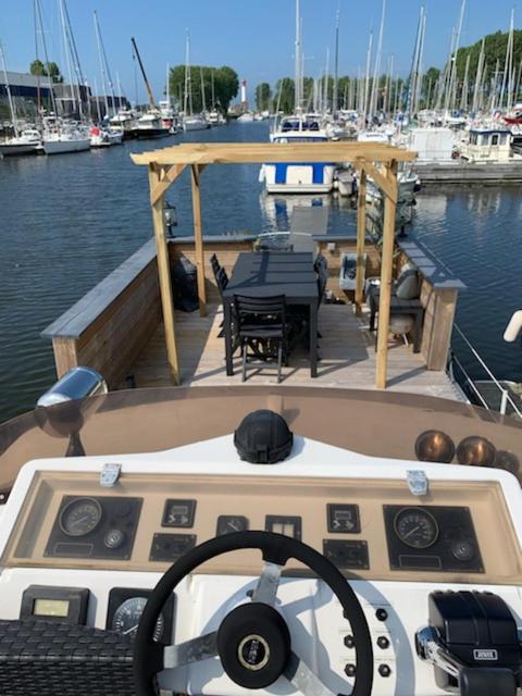 Magnifique bateau maison - Thumbnail image