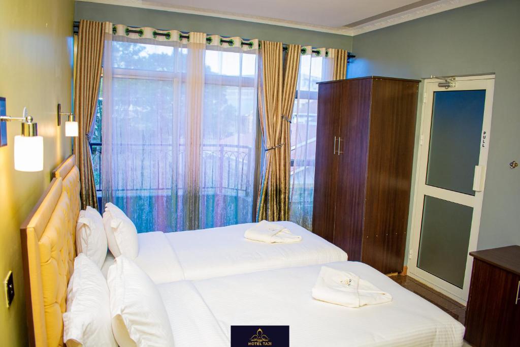 HOTEL TAJI photo 1