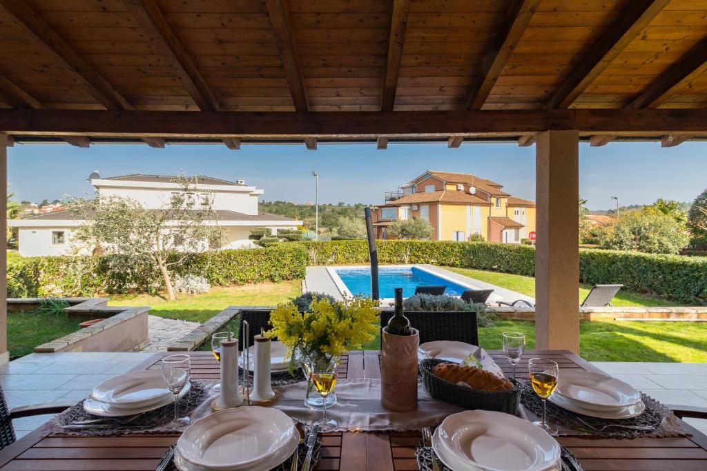 Lovely Istrian apartment with a private swimming pool and a charming garden photo 2