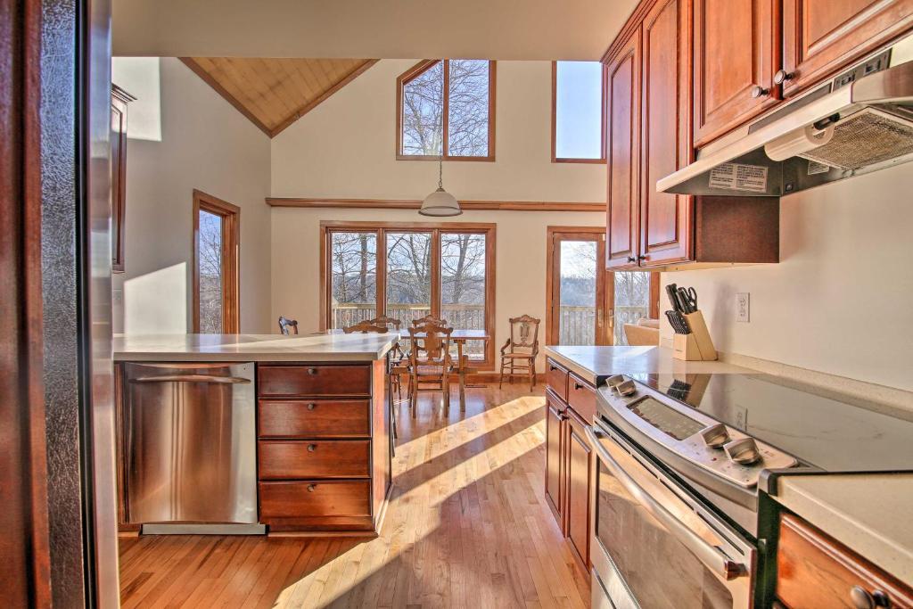Secluded Hilltop Columbia Home with Deck and Views! photo 3