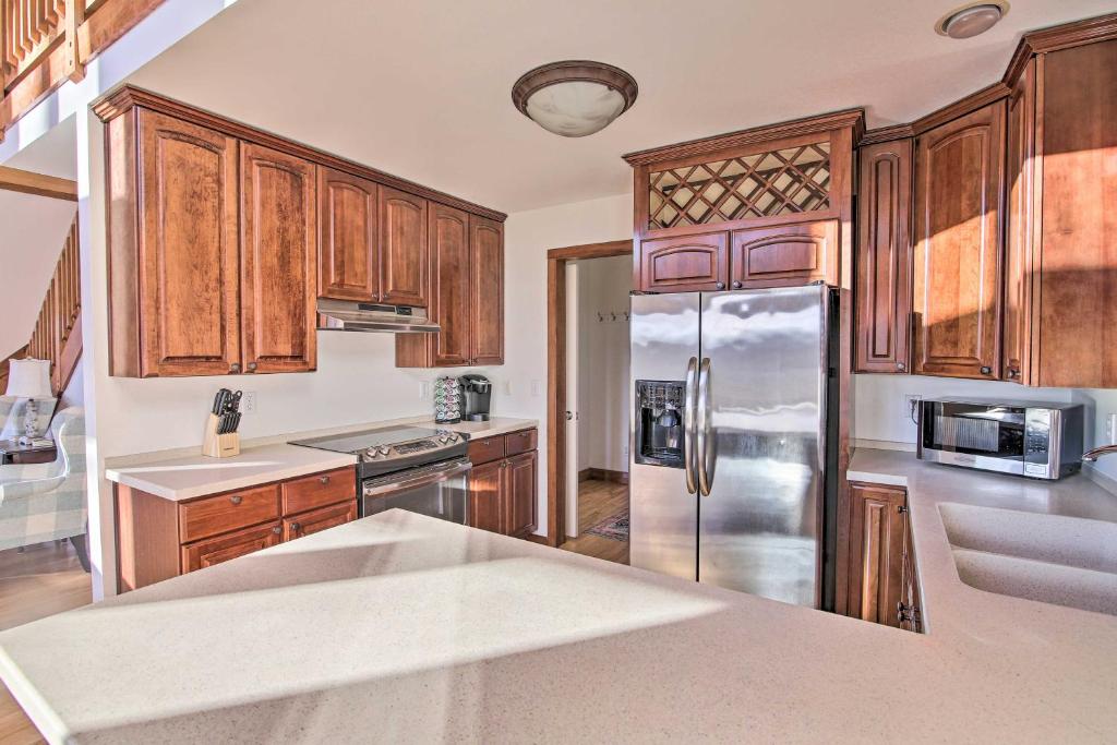 Secluded Hilltop Columbia Home with Deck and Views! photo 1