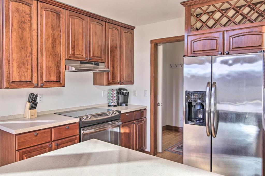 Secluded Hilltop Columbia Home with Deck and Views! photo 4