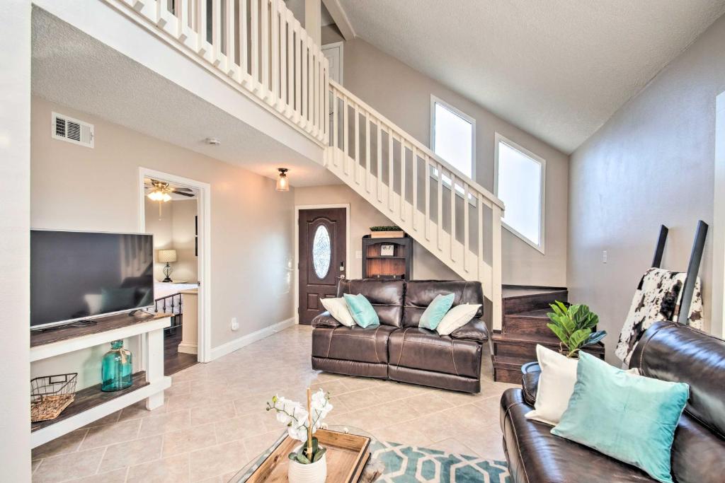 Pet-Friendly A-Frame Retreat Near Dtwn and Beaches! photo 4