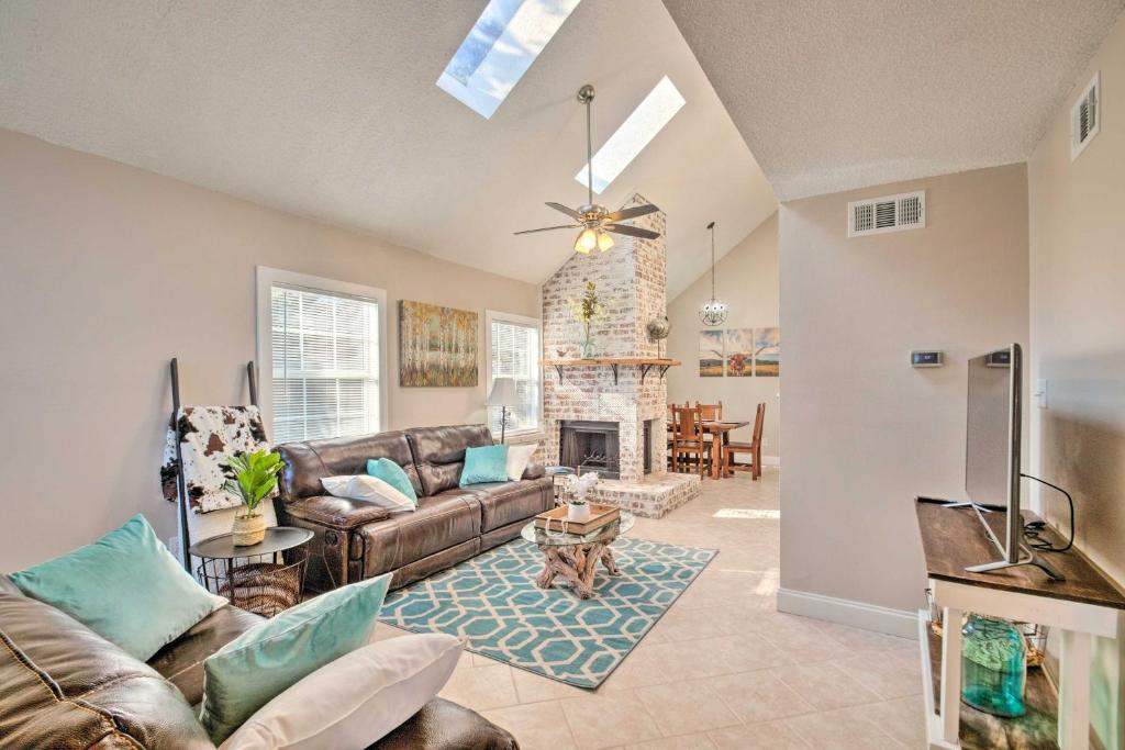 Pet-Friendly A-Frame Retreat Near Dtwn and Beaches! photo 3