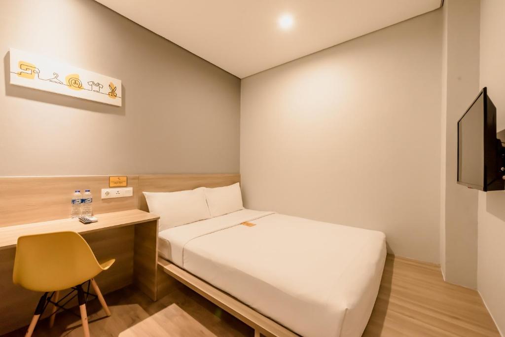 Двухместный (Улучшенный номер с кроватью размера «queen-size»), Simple Inn Jakarta Wahid Hasyim
