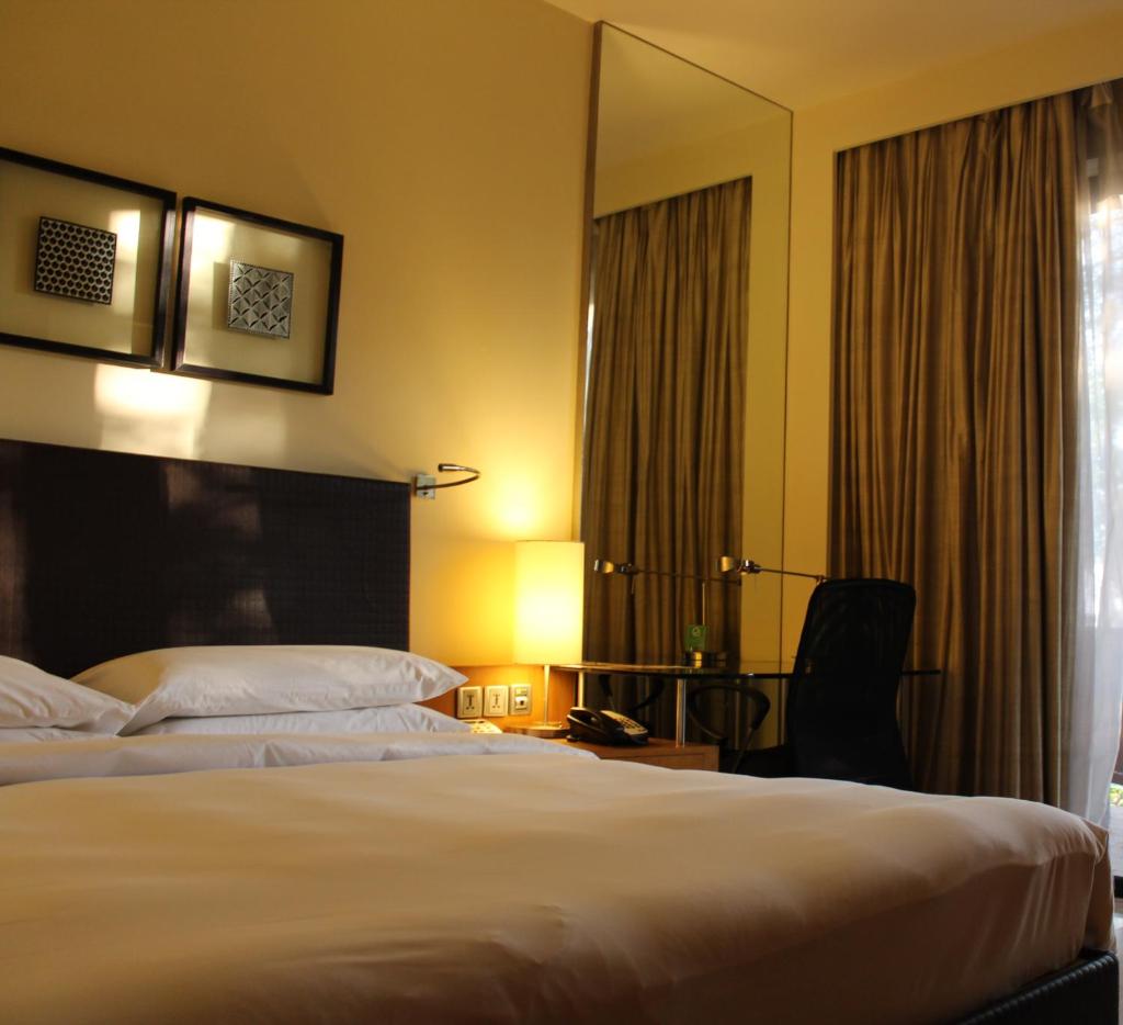 Трехместный (Hyatt Deluxe King - 20% Discount on Spa, Food & Beverages), Hyatt Hyderabad Gachibowli