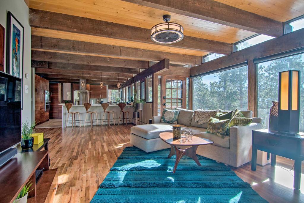 Chic Boulder Mountain Home with Hot Tub and Views photo 1
